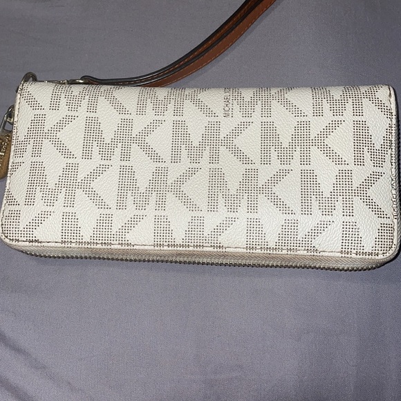 Wristlet - Picture 3 of 5